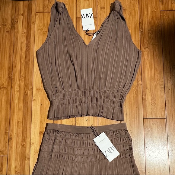 NWT Zara Limited Edition Knit Top & LE Knit Skirt Set: Top Size M Skirt Size L - Picture 3 of 13